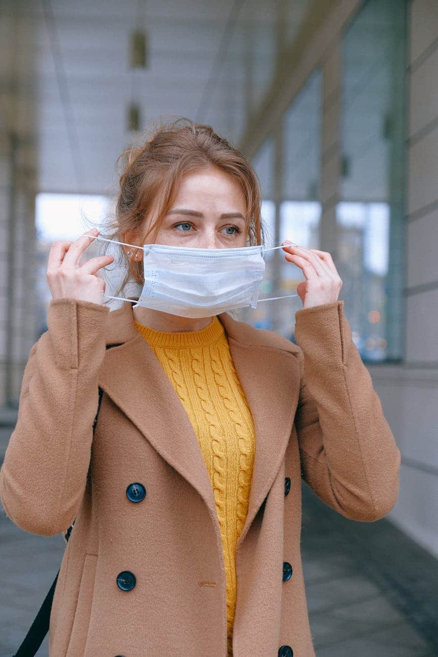 Woman puts on a mask.